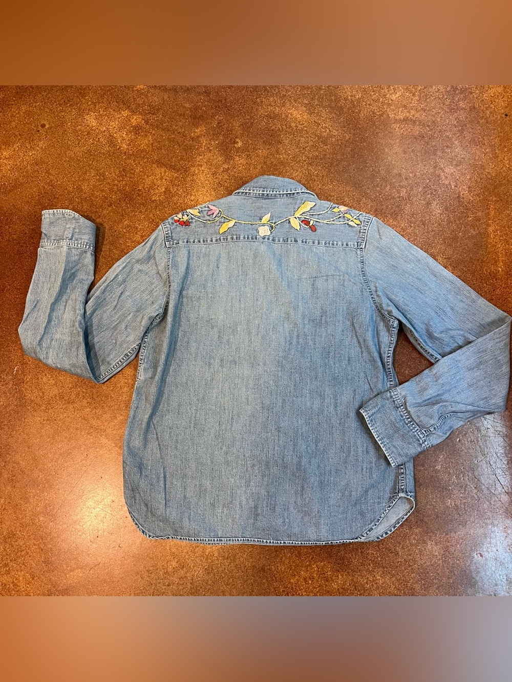 LaurenJeans Co Embroidered Light Blue Denim Shirt Sz L - Picture 2 of 8